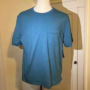 NWT, Men’s Banana Republic Authentic T with pocket, side vent detail.